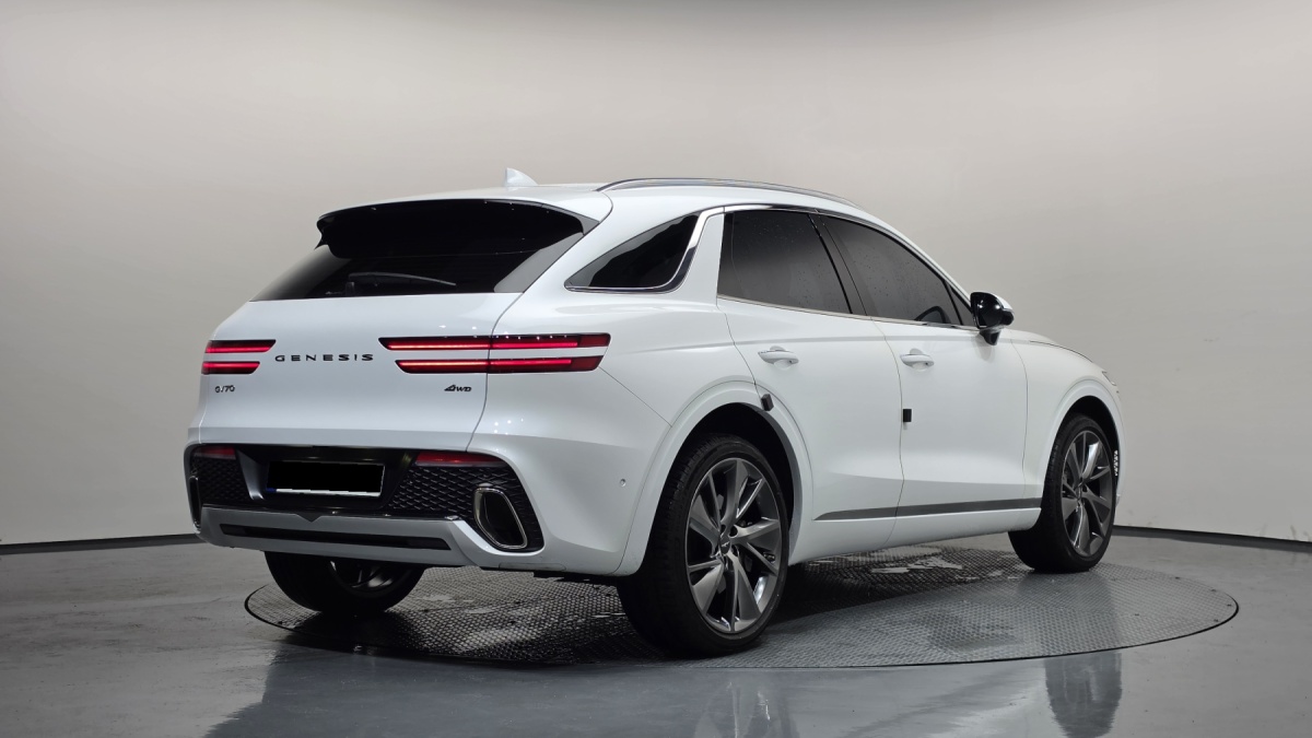 Genesis GV70, 2023 — фото 2 из 12