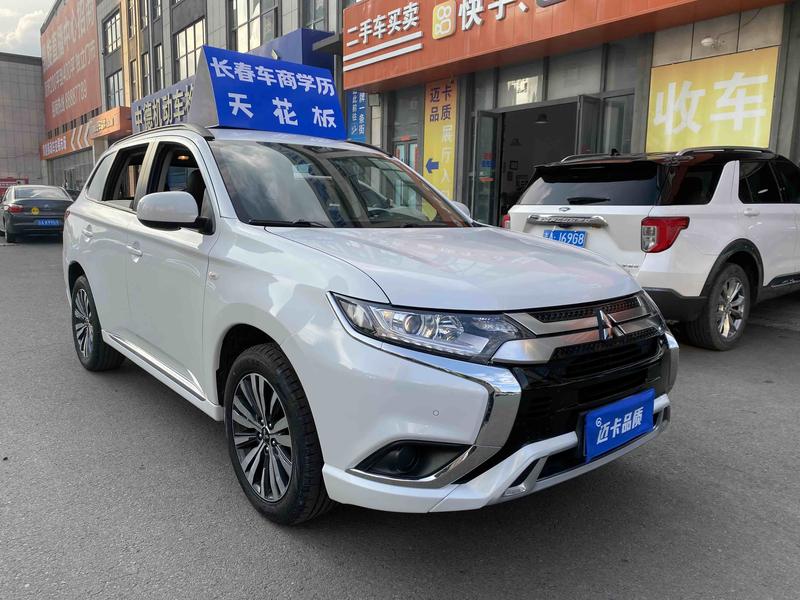 Mitsubishi Outlander, 2022 — фото 3 из 10