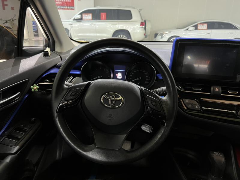 Toyota C-HR, 2022 — фото 8 из 12