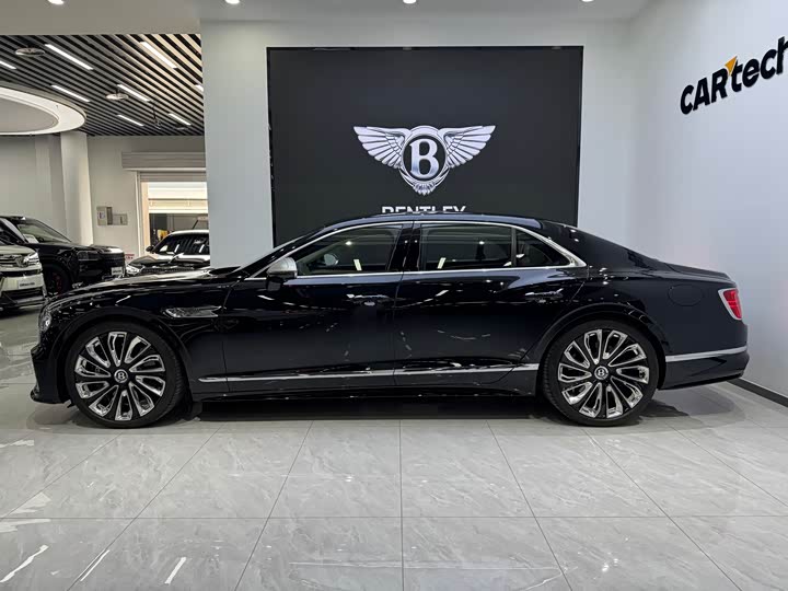 Bentley Flying Spur Hybrid, 2025 — фото 8 из 9