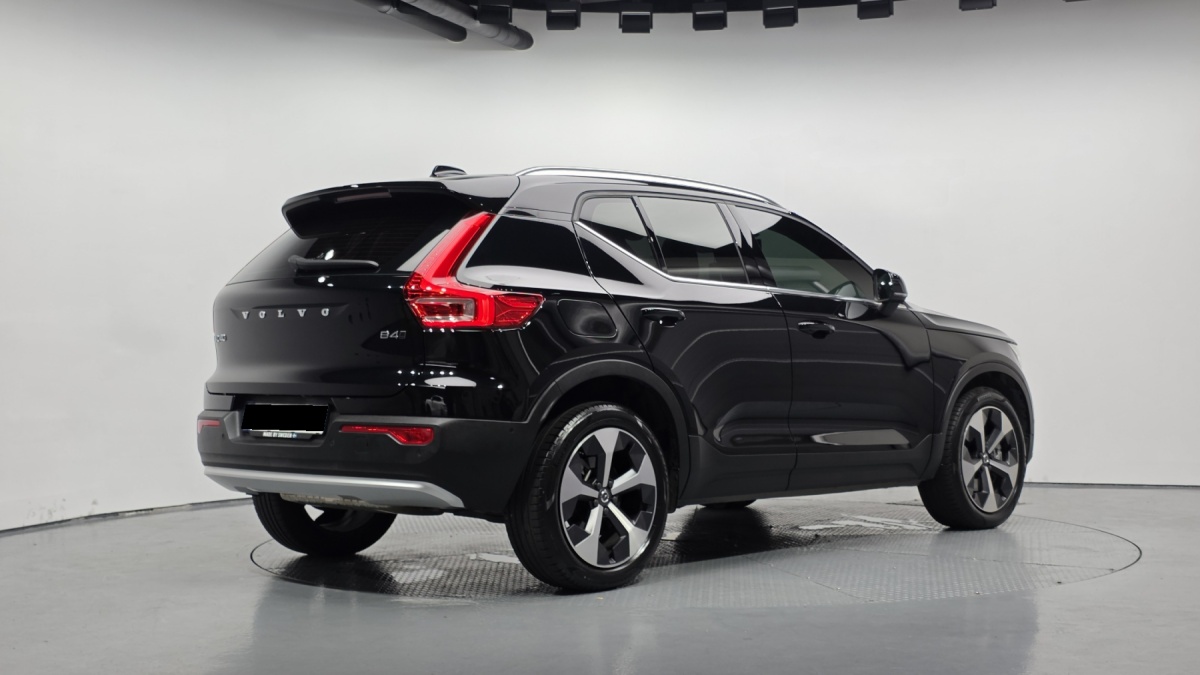 Volvo XC40, 2022 — фото 2 из 12