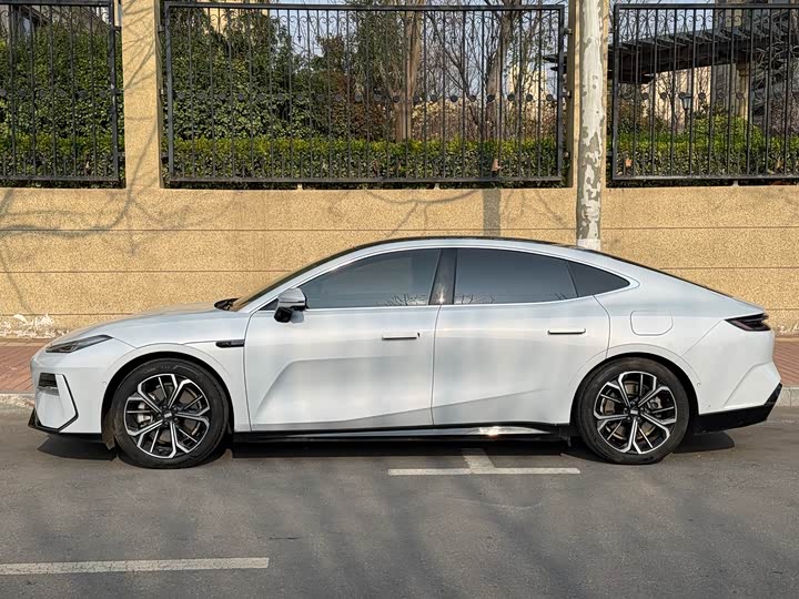 Geely Galaxy E8, 2024 — фото 7 из 9