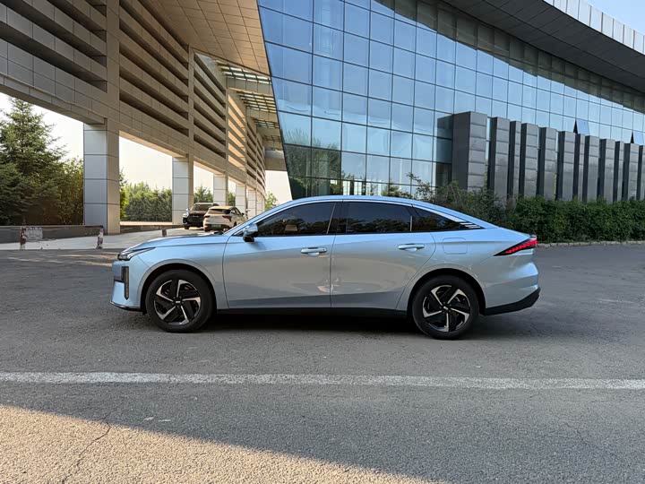 Geely Galaxy L6, 2025 — фото 8 из 9