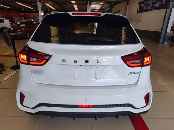 Geely Vision X3, 2021 — фото 6 из 9