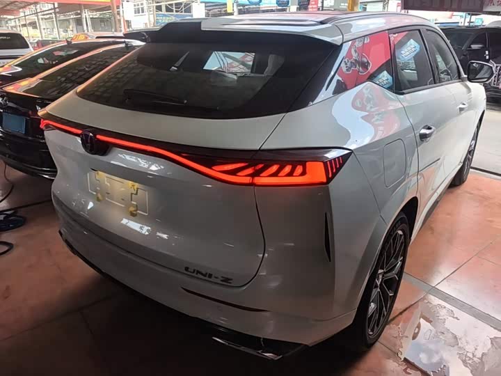 Changan UNI-Z Hybrid, 2026 — фото 7 из 9