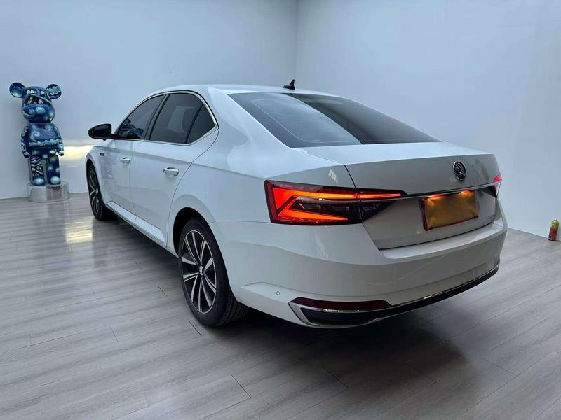 Skoda Superb, 2023 — фото 4 из 12