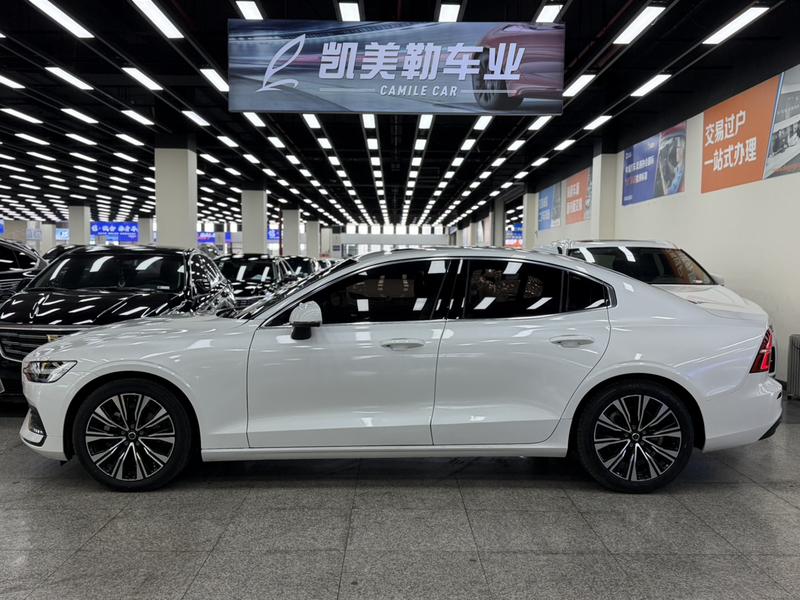 Volvo S60, 2023 — фото 4 из 12