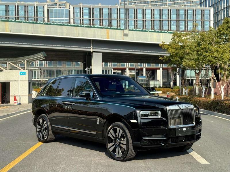 Rolls-Royce Cullinan, 2023 — фото 3 из 9