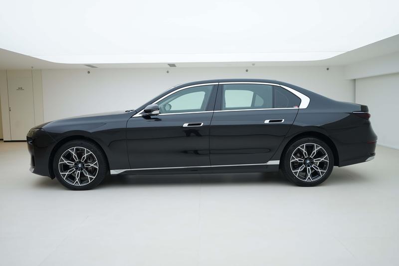 BMW 7 Series, 2024 — фото 3 из 12