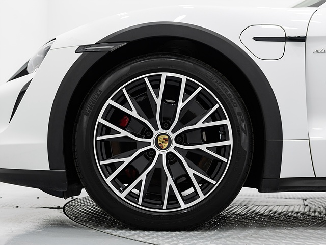 Porsche Taycan, 2023 — фото 5 из 12