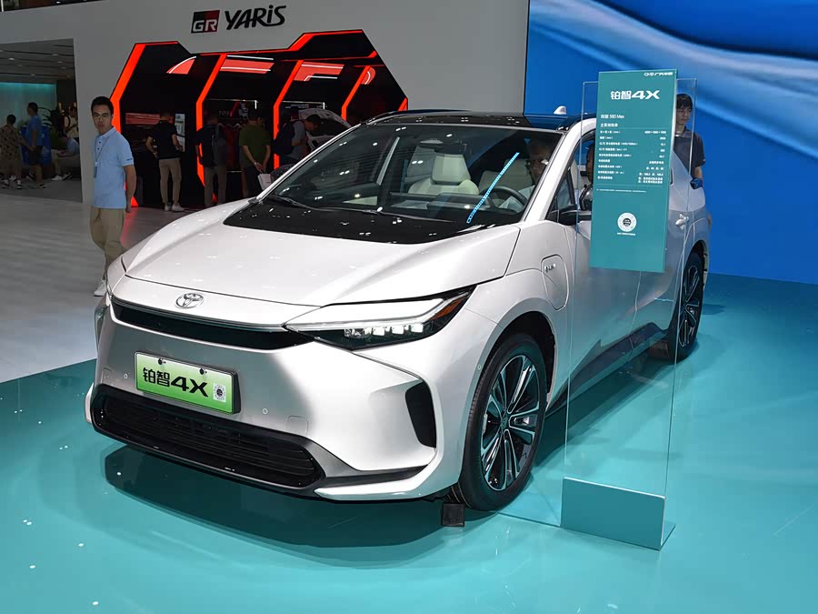 Toyota bZ4X Platinum, 2026 — купить в Москве под ключ