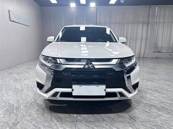 Mitsubishi Outlander, 2022 — фото 2 из 9