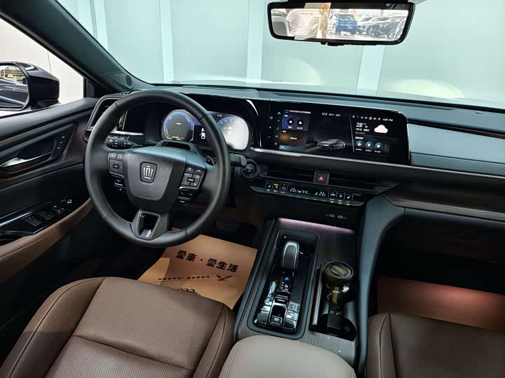 Toyota Crown Sedan, 2025 — фото 6 из 9