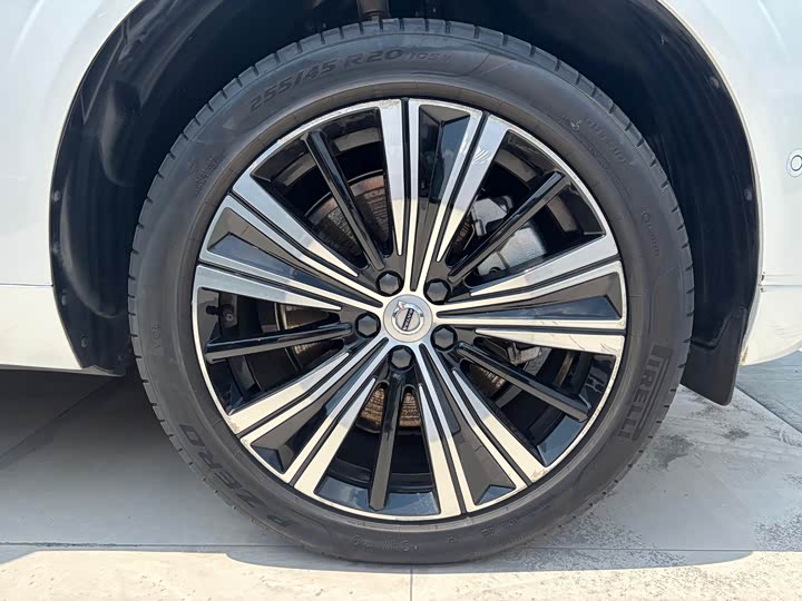 Volvo XC60 Hybrid, 2022 — фото 9 из 9