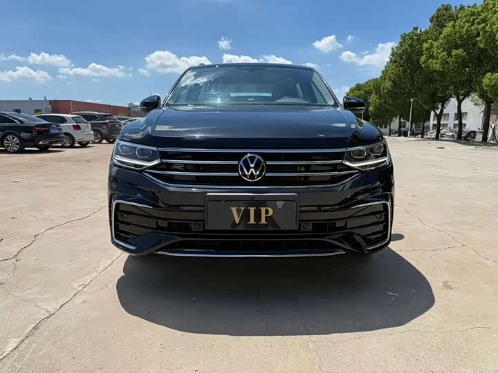 Volkswagen Tiguan L Pro, 2023 — купить в Смоленске под ключ