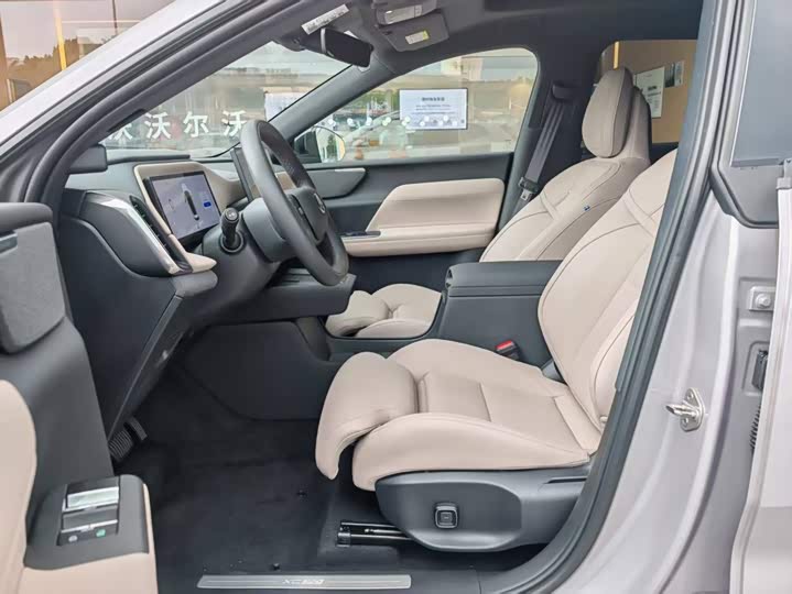 Volvo XC70 Hybrid, 2025 — фото 9 из 9