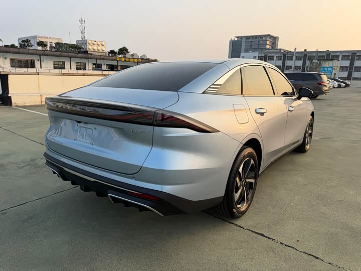 Geely Galaxy L6, 2025 — фото 5 из 9