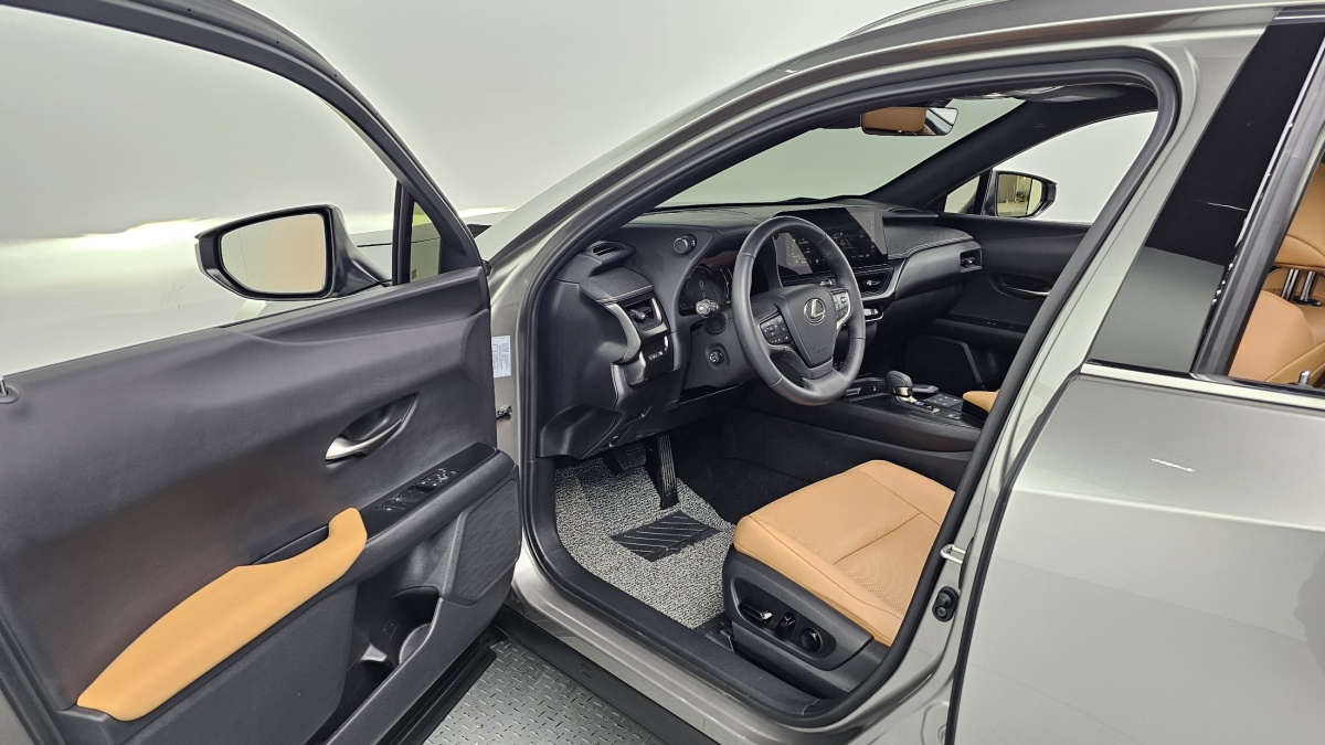 Lexus UX, 2025 — фото 10 из 12