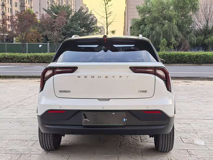 Geely Geometry E Firefly, 2022 — фото 8 из 9
