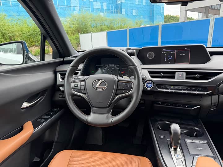 Lexus UX Hybrid, 2022 — фото 6 из 9