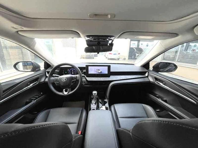 Toyota Camry, 2025 — фото 7 из 11