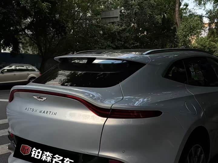 Aston Martin DBX, 2023 — фото 4 из 5