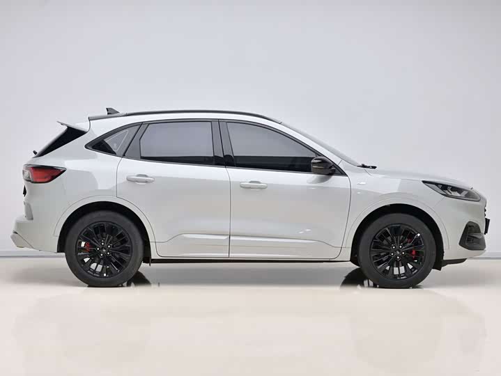 Ford Escape, 2023 — фото 8 из 9