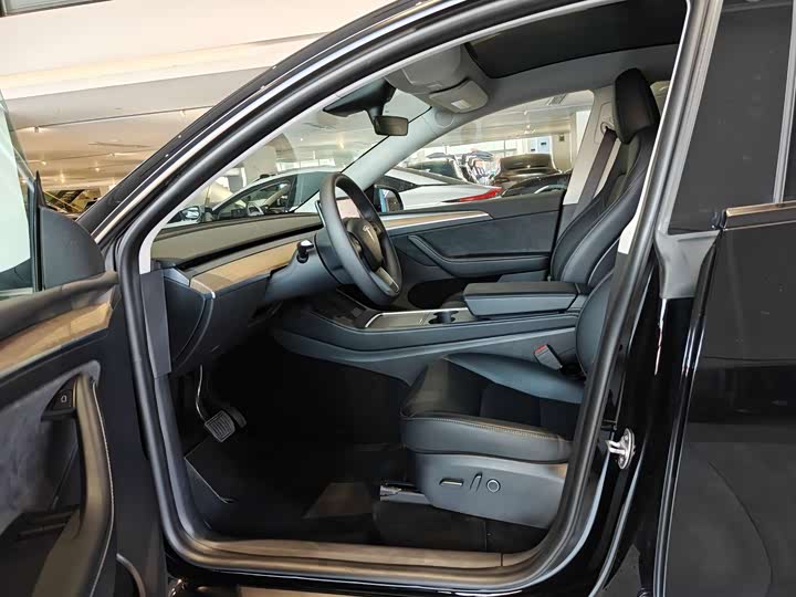Tesla Model Y, 2023 — фото 4 из 9