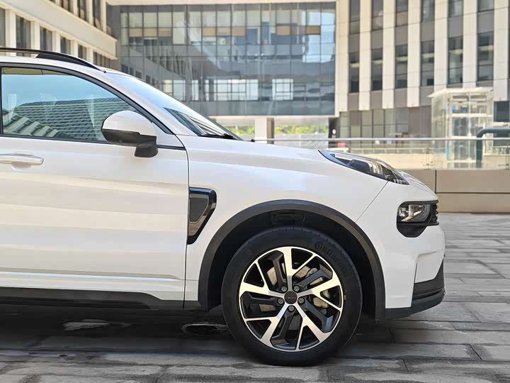 Lynk & Co 01 EM-P Hybrid, 2023 — фото 4 из 9