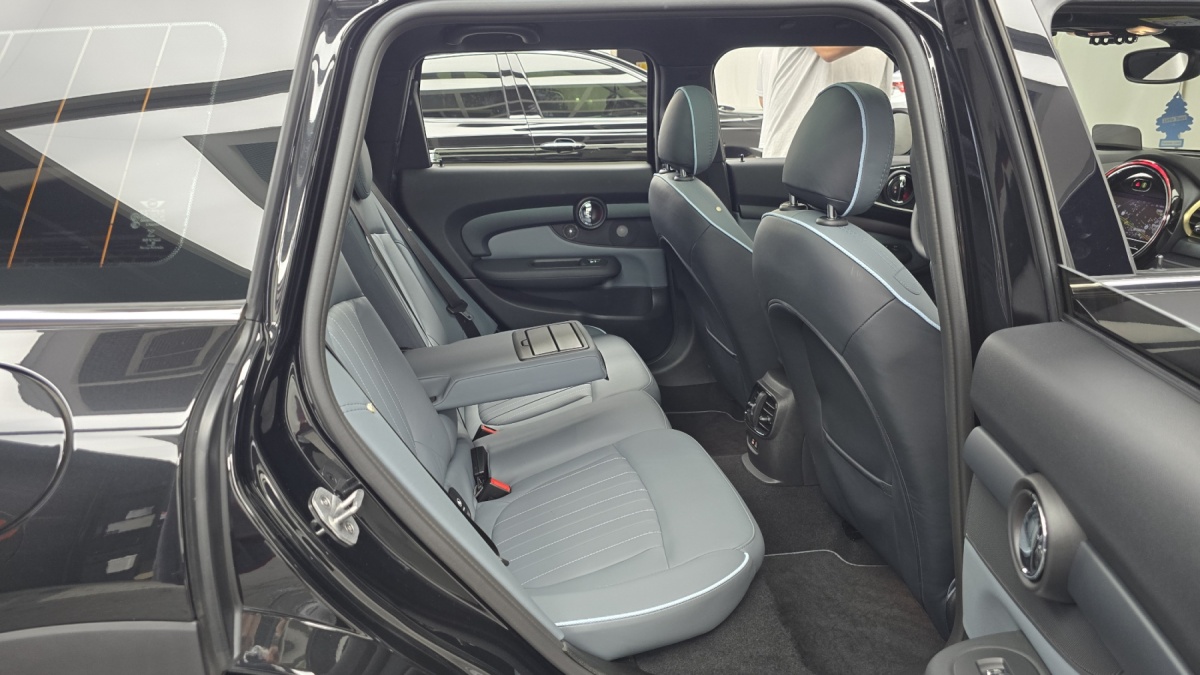 Mini Clubman, 2023 — фото 10 из 12