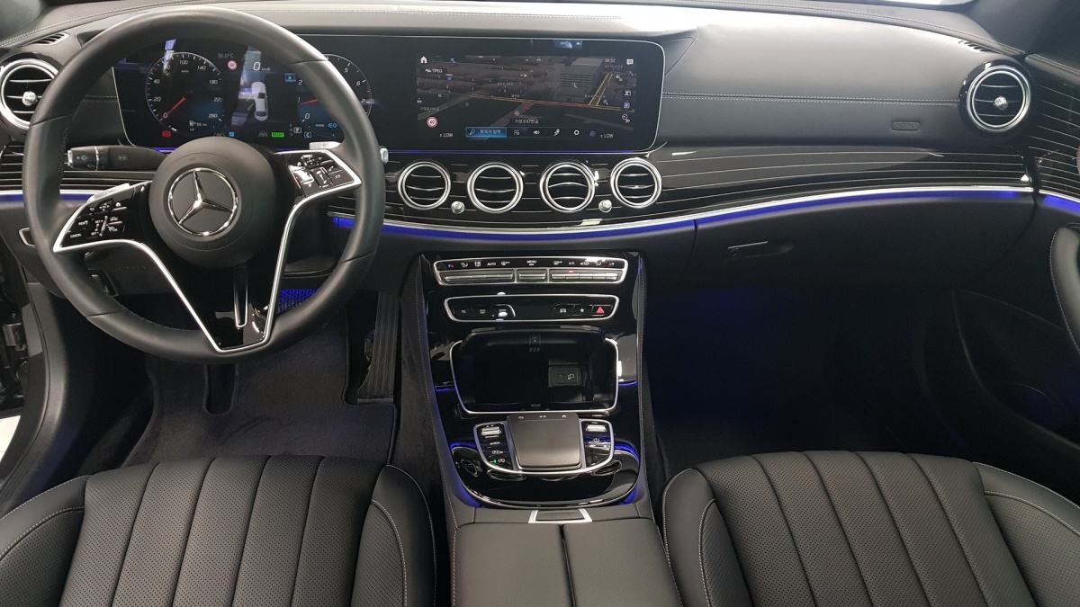 Mercedes-Benz E-Class, 2023 — фото 7 из 12