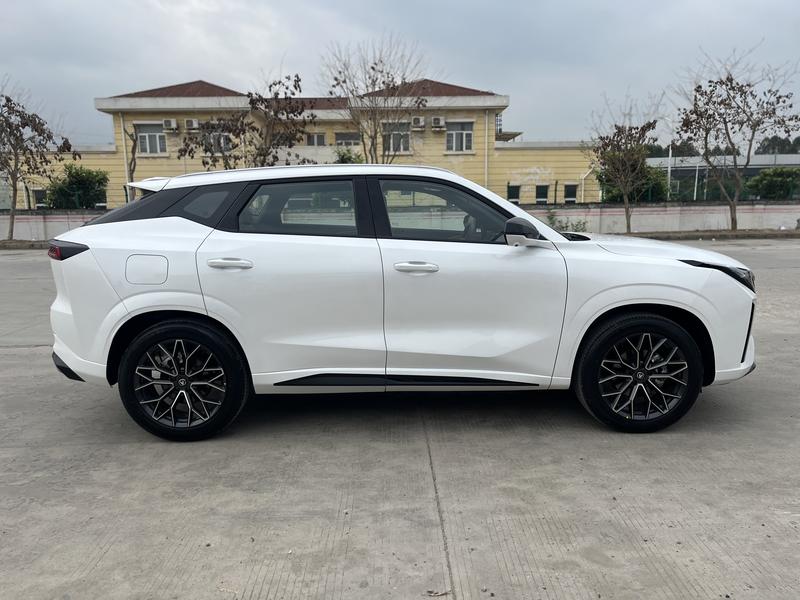 Changan UNI-Z Hybrid, 2026 — фото 7 из 12