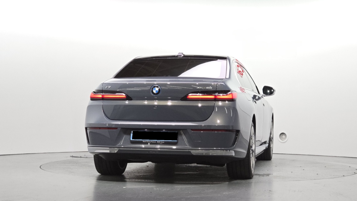 BMW i7, 2023 — фото 4 из 12