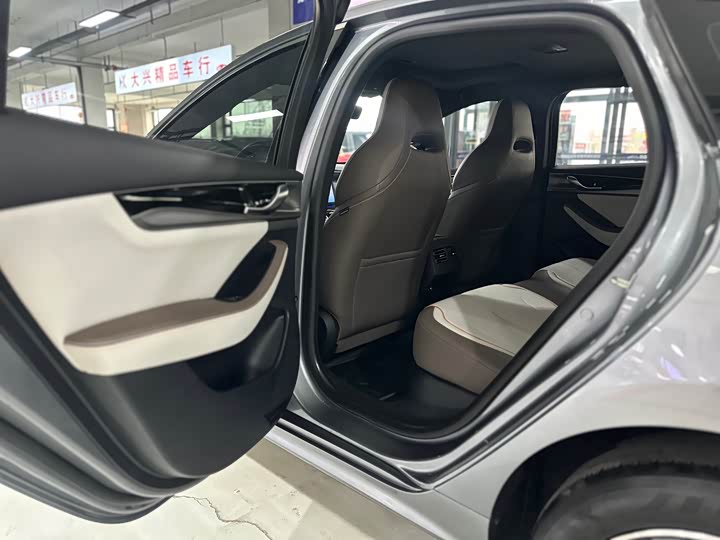 BYD Qin Plus, 2023 — фото 9 из 10