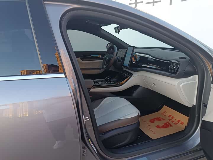BYD Qin Plus, 2023 — фото 7 из 9