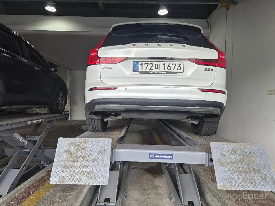 Volvo V60, 2023 — фото 2 из 3
