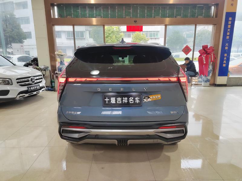 Geely Atlas L, 2023 — фото 5 из 10