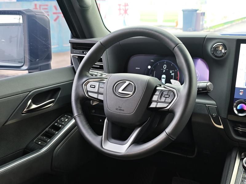Lexus GX, 2024 — фото 10 из 12