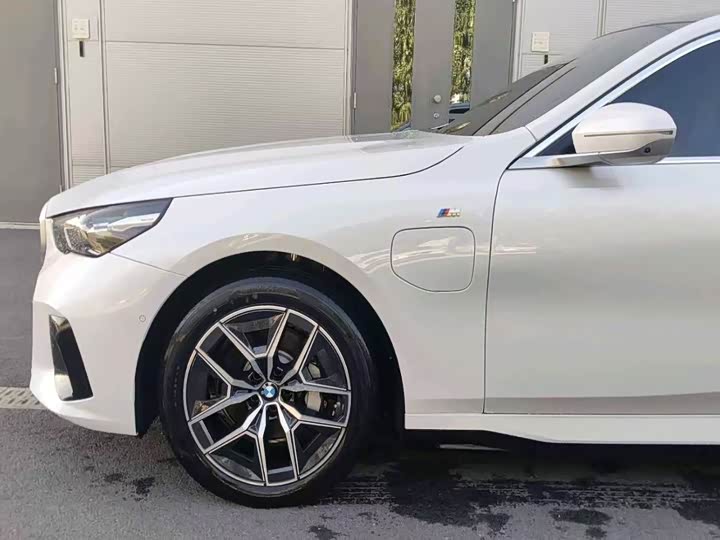 BMW i5, 2025 — фото 6 из 9