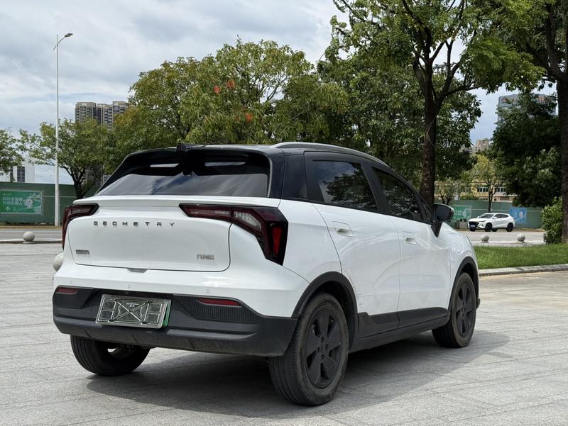 Geely Geometry E Firefly, 2022 — фото 6 из 12