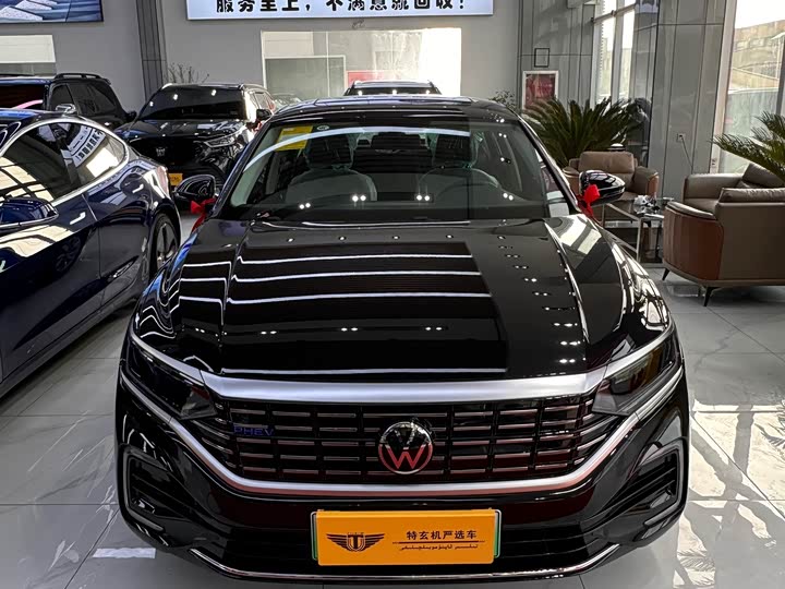 Volkswagen Passat Hybrid, 2025 — фото 2 из 9
