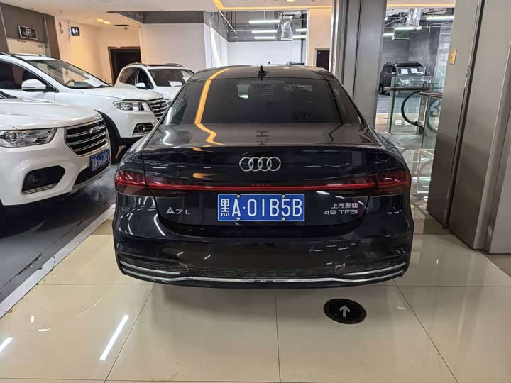 Audi A7L, 2023 — фото 2 из 9