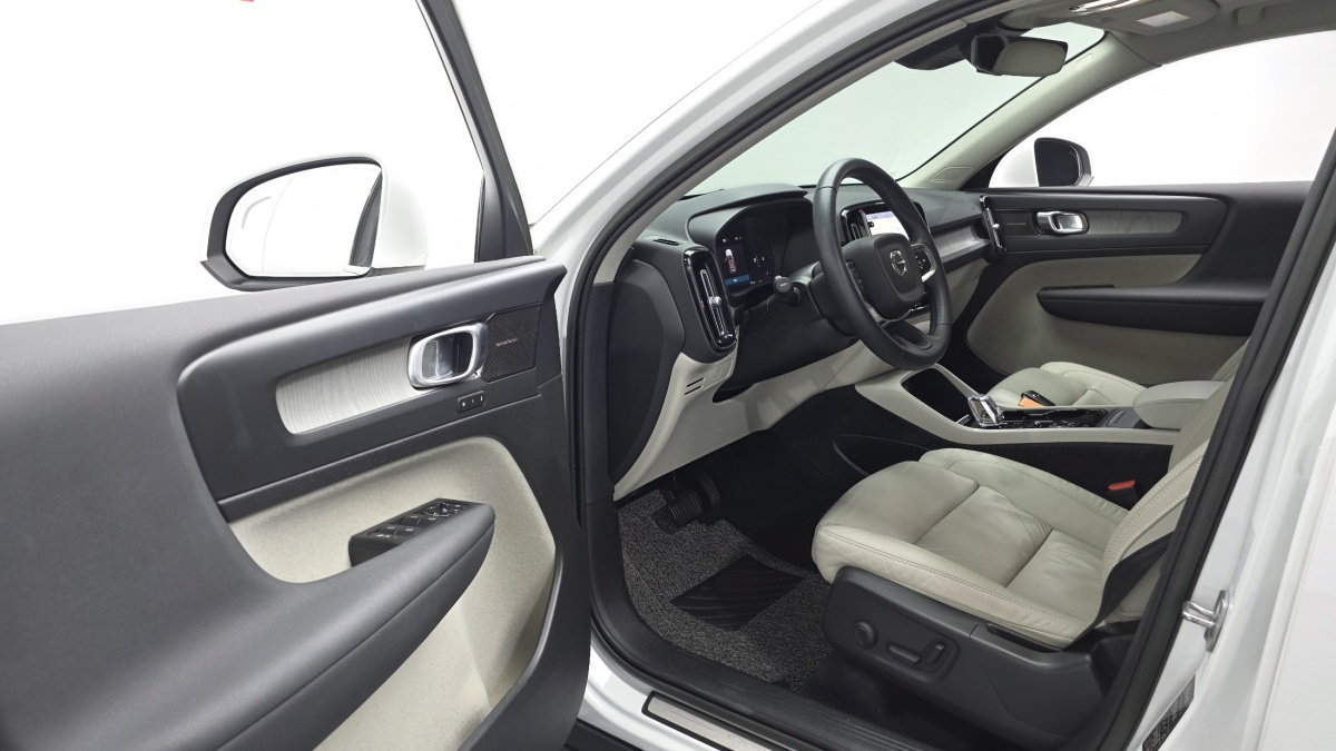 Volvo XC40, 2022 — фото 10 из 12