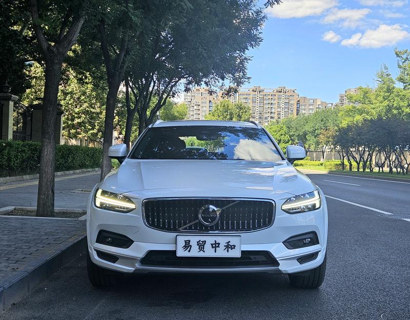 Volvo V90, 2023 — фото 2 из 12