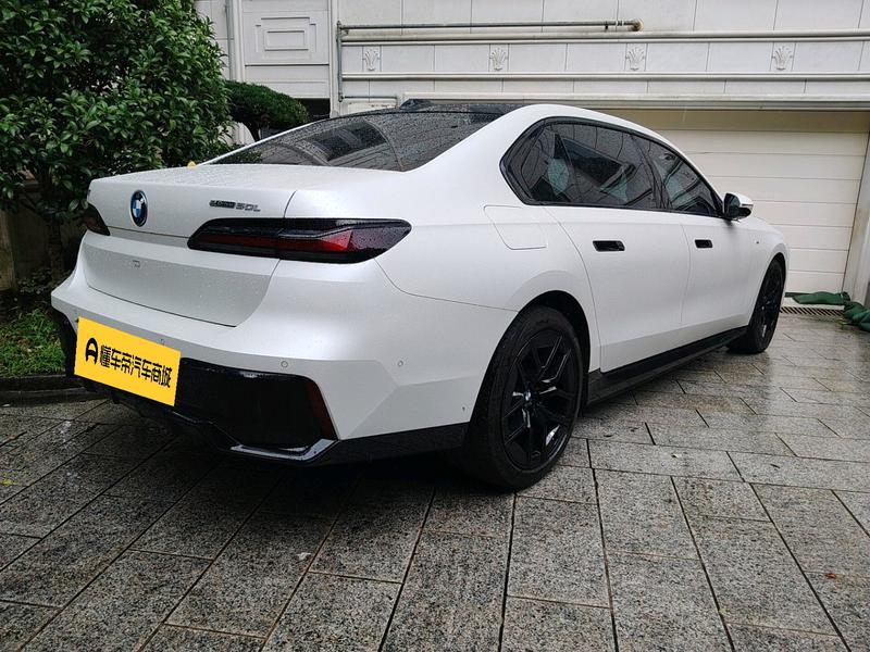BMW i7, 2023 — фото 2 из 12