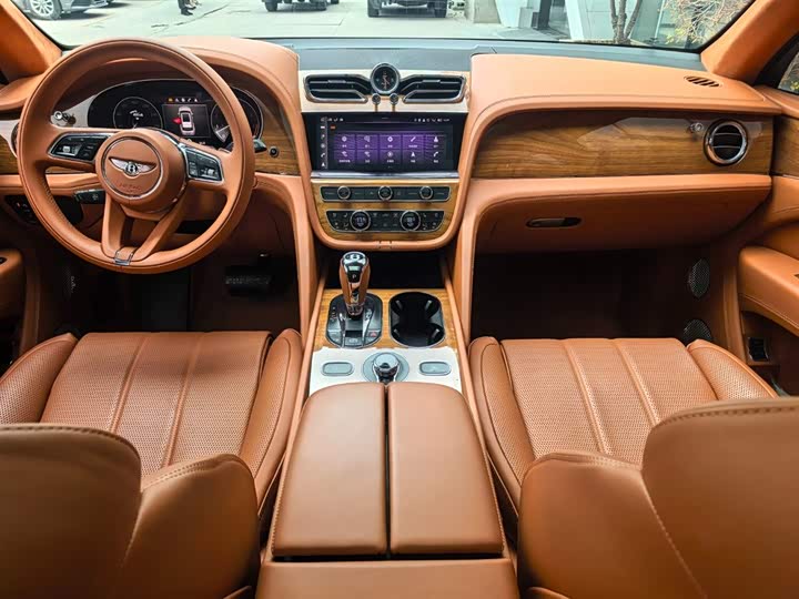 Bentley Bentayga, 2022 — фото 7 из 9