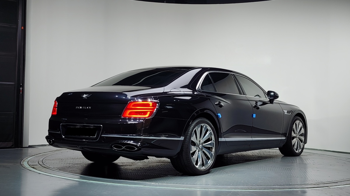 Bentley Flying Spur, 2022 — фото 2 из 12