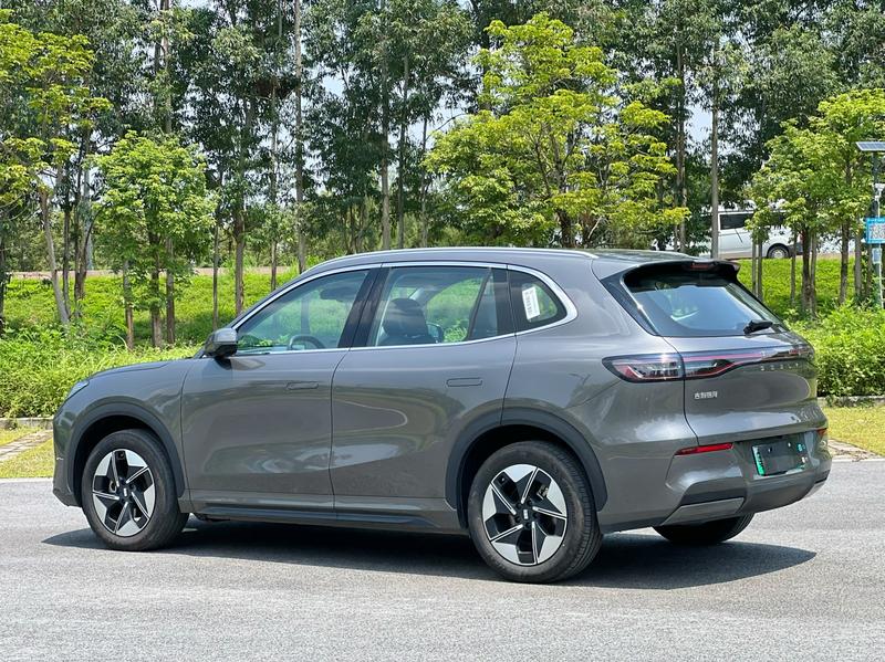 Geely Galaxy E5, 2025 — фото 5 из 12