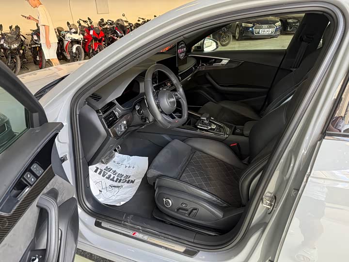 Audi RS 4, 2023 — фото 4 из 9