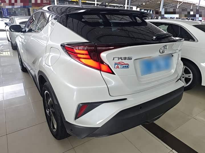 Toyota C-HR, 2022 — фото 5 из 9